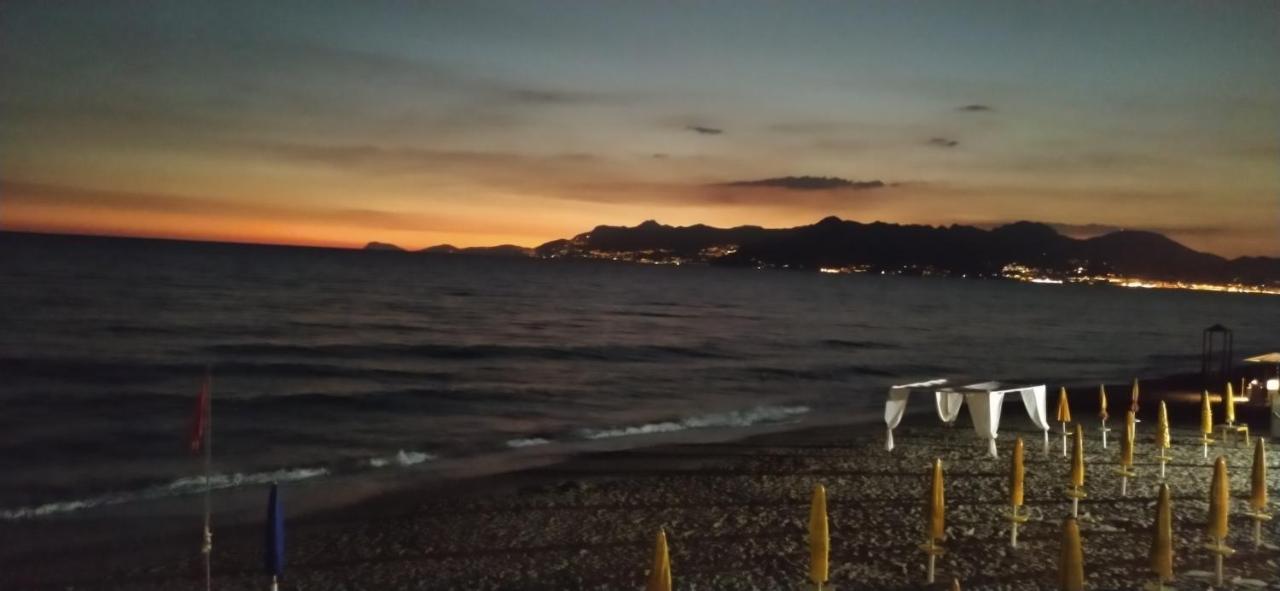 Casa Vacanze Dei Navigatori On The Sea Pontecagnano Luaran gambar