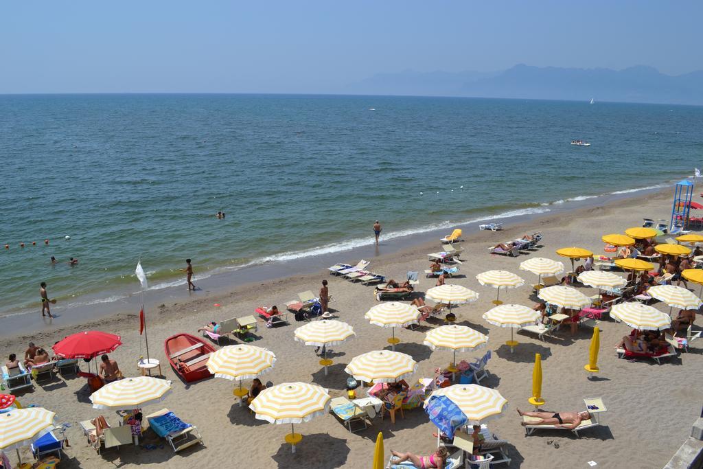 Casa Vacanze Dei Navigatori On The Sea Pontecagnano Luaran gambar