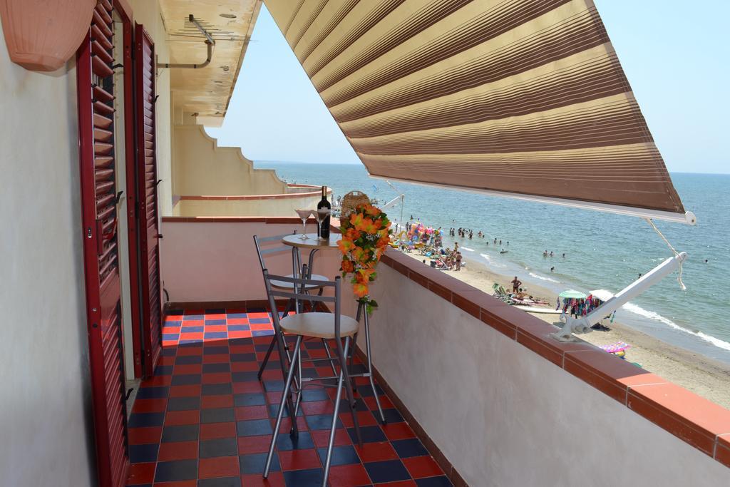Casa Vacanze Dei Navigatori On The Sea Pontecagnano Luaran gambar