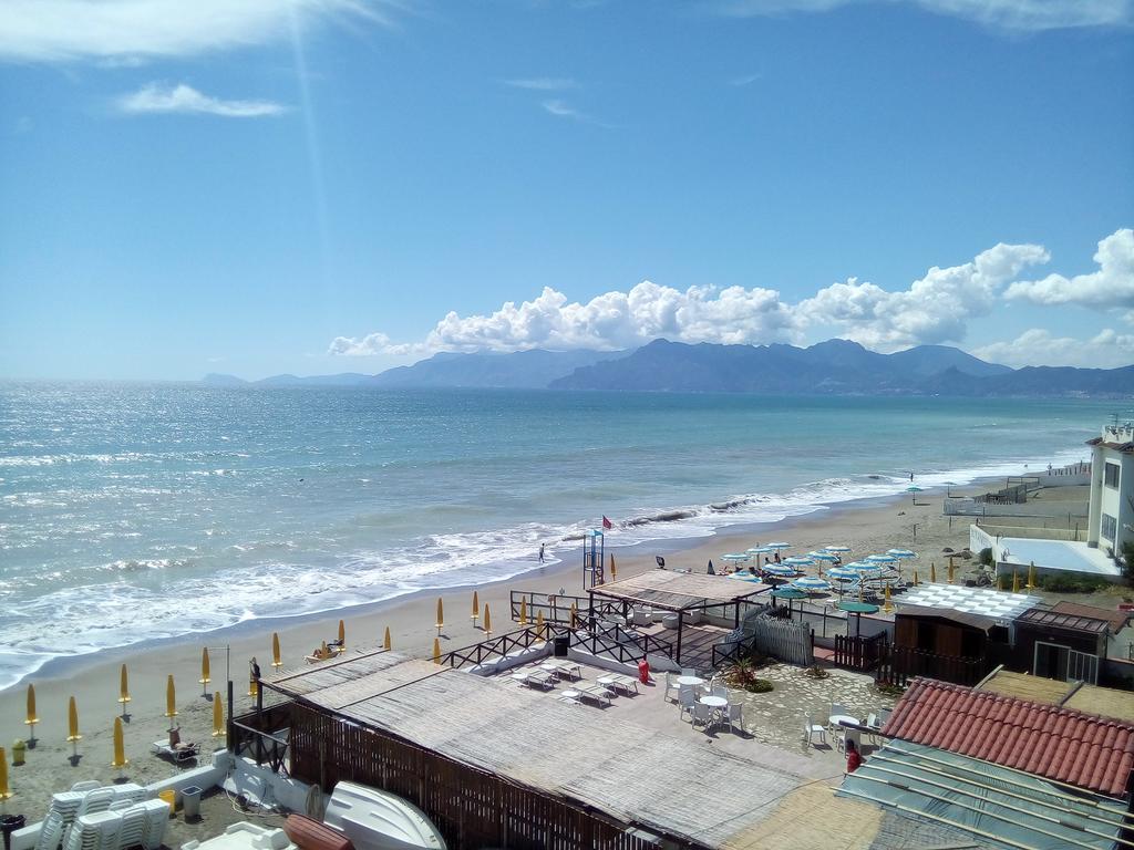 Casa Vacanze Dei Navigatori On The Sea Pontecagnano Luaran gambar